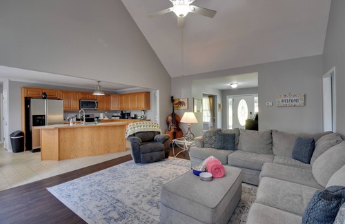 Cleveland House | Cleveland Retreat w/Deck: 2 Mi to Winery!