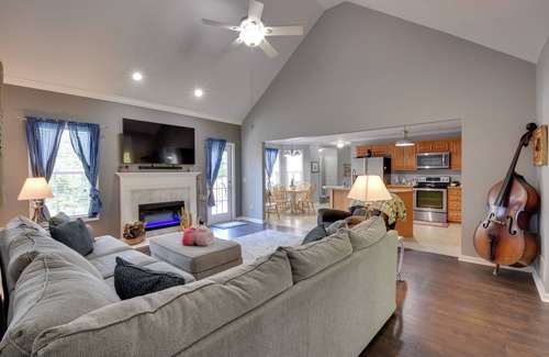 Cleveland House | Cleveland Retreat w/Deck: 2 Mi to Winery!