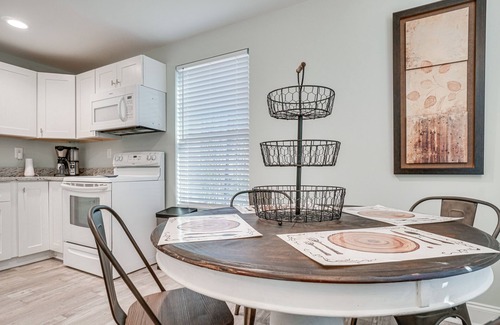 Cleveland Cottage | Cleveland Retreat w/Patio: Yonah Mountain Views!