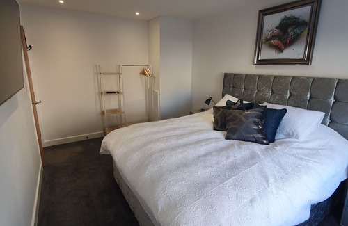 Thornton-Cleveleys Apartment | Cleveleys apartment with free parking