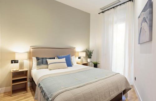 La Sagrada Familia Apartment | Click&Flat Gaudi Dream I