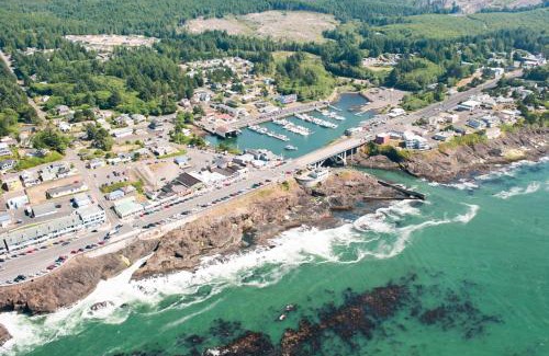 Rockaway Beach House | Cliff Retreat