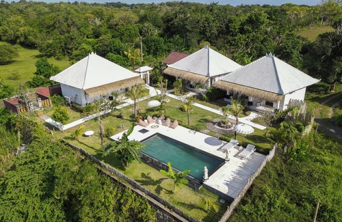 Pecatu Villa | Cliff view 6 Bedroom villa w/private pool and living room next to Padang Beach