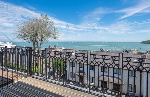 Cowes House | Cliffhanger, Cowes. Stunning period property with fabulous sea views, sleeps 10