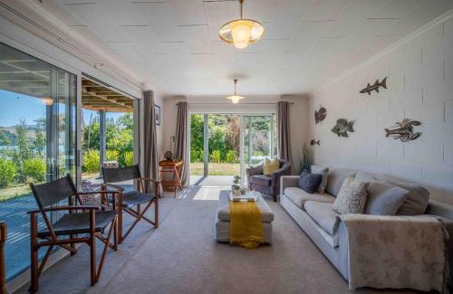 Akaroa House | Cliffside - Akaroa Holiday Home