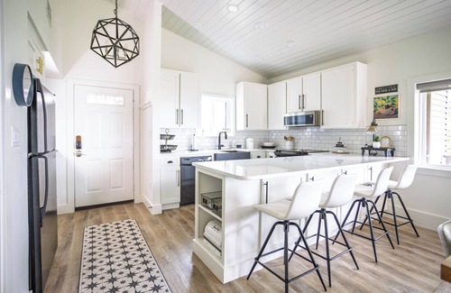 Fairfield Bay Condo | Cliffside Escape – Cozy 2BR/2BA Condo with Scenic Views