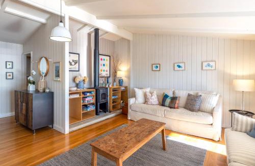 Oneroa House | Clifftop Sanctuary - Stay Waiheke