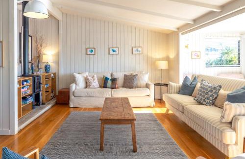 Oneroa House | Clifftop Sanctuary - Stay Waiheke