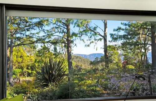Leura House | Cliffview Cottage with Views