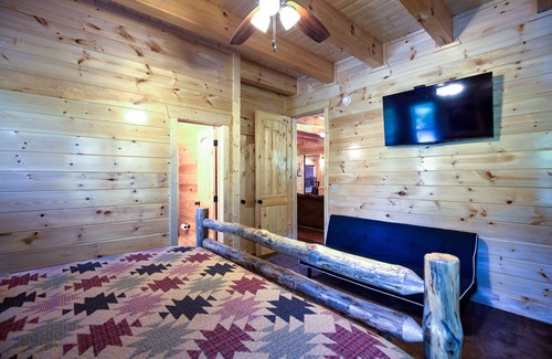 Primrose Cabin | Cliffview Lakeside - 12 BR Lodge at Cliffview Resort