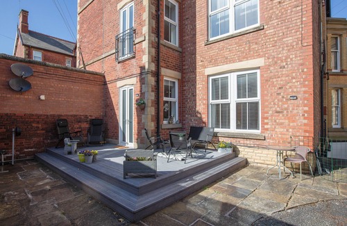 Lytham St. Anne's Apartment | Clifton Drive Beach Retreat - Dog Friendly - Beach Access - Sleeps 4