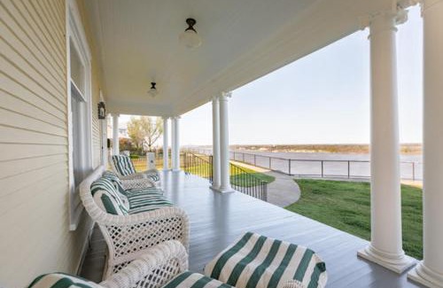 Natchez House | Clifton House - Big River South - Mississippi River Views, Queen Suite