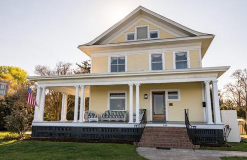 Natchez House | Clifton House - Panorama - Queen Suite, Sleeps 4, River Views