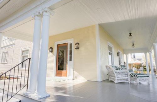 Natchez House | Clifton House - Panorama - Queen Suite, Sleeps 4, River Views