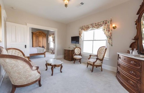 Natchez House | Clifton House - Panorama | Queen Suite, Sleeps 4, River Views