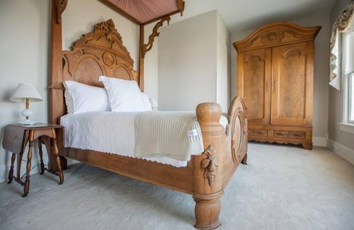 Natchez House | Clifton House - Panorama | Queen Suite, Sleeps 4, River Views