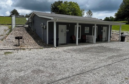 Jamestown Cottage | Clifty Creek Inn—Unit A