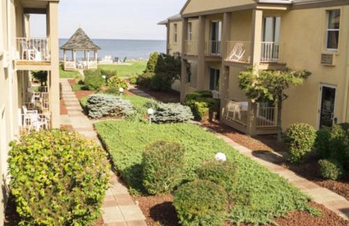 Port Clinton Hotel | Clinton Inn & Suites