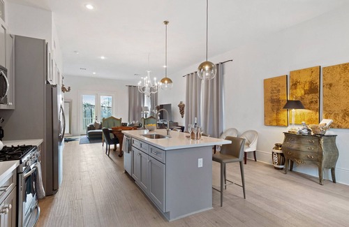 Faubourg Lafayette House | Clio Street Masterpiece- 3BR Ideal location-Professionally designed