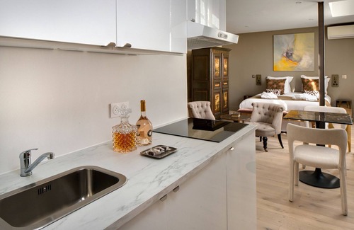 Avignon City Centre Apartment | Cloître des Augustins Spa & Fitness