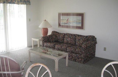 Colonial Charters Apartment | Clonial Charters 1B Condo