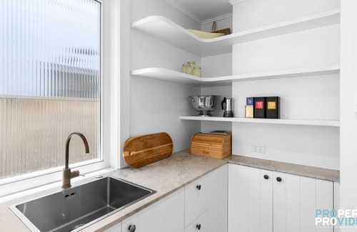 Clontarf House | Clontarf Beachfront Cottage
