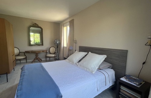 Neffies House | Clos Du Picholins- Large House with Pool and Garden