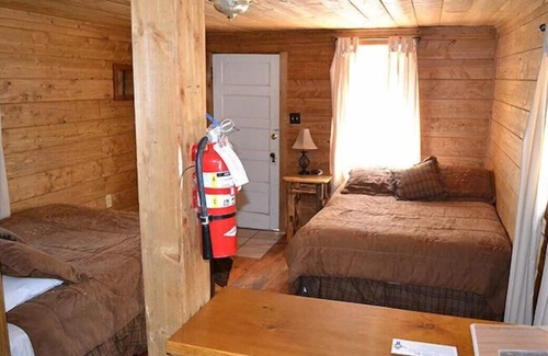 Union Creek House | Close Drive to Mt. Thielsen and Union Peak! FREE Parking Onsite!