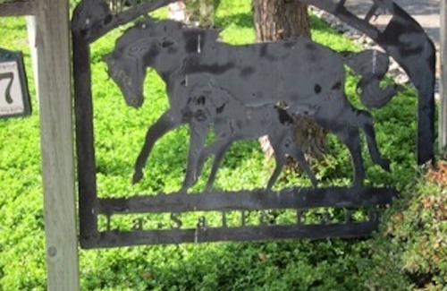 Davis House | Close in Quiet & Comfortable Home on 100+ Acres - Horse Ranch