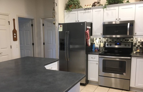 Glenbrook Villa | Close to 2 squares and Glenview Country Club
