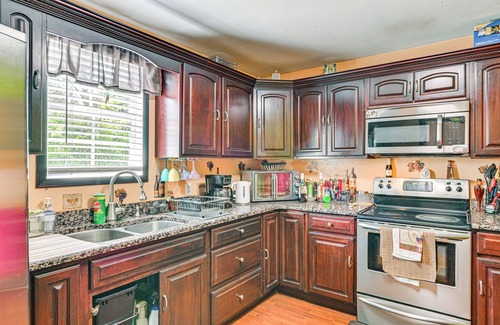Paw Creek House | Close to Airport: Home in the Heart of Charlotte!