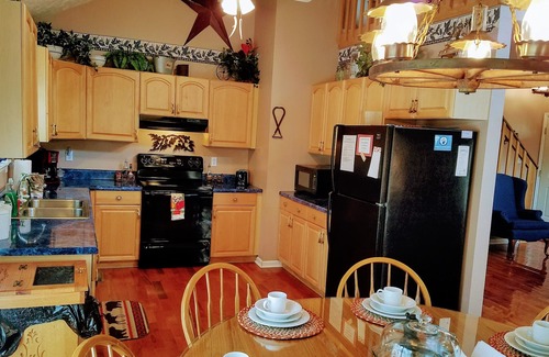 Gatlinburg - Pigeon Forge Cabin | Close to all attractions