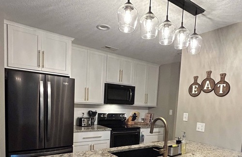 Oakley House | Close to all things Asheville! Spacious and dog friendly!!