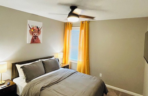Oakley House | Close to all things Asheville! Spacious and dog friendly!!