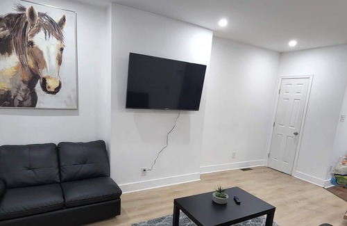 South Philadelphia House | Close to arenas and Center City