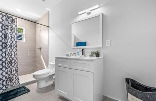 Delray Beach House | Close to Atlantic Ave, Beach! Hot Tub-5 Beds-King