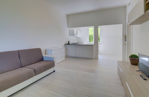 Manerba del Garda Apartment | Close to Beach and Trails With Patio - Apartment Rupestre
