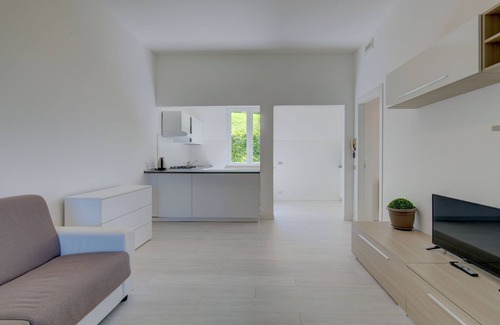 Manerba del Garda Apartment | Close to Beach and Trails With Patio - Apartment Rupestre