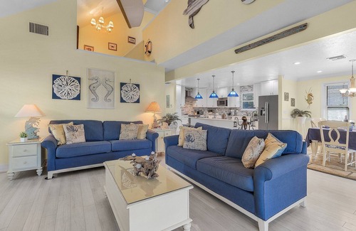 Mid Island House | Close to Beach, Secluded Pier with Partial Bay Views - Blue Bayou A - Roelens