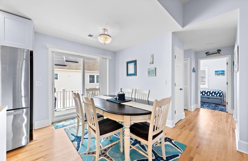 Ship Bottom Apartment | Close to Beach & Bay , 3-BR, 2- Bath, Sleeps 8, Private yard, Outdoor Shower