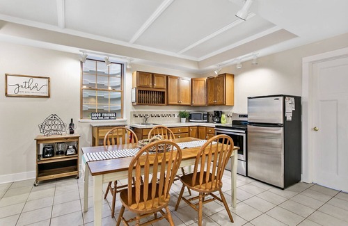 Douglas House | Close to Beaches, Downtown Douglas, & Saugatuck! - Lower Coastal Carriage House