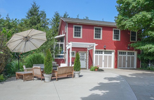 Douglas House | Close to Beaches, Downtown Douglas, & Saugatuck! - Lower Coastal Carriage House