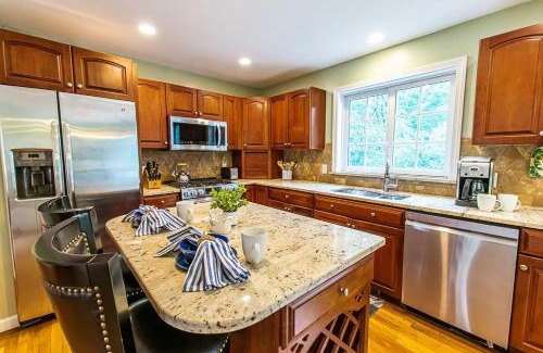 South Chatham House | Close to Bike Path 1 Mile to Beaches