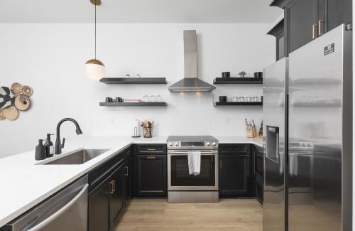 Cleveland Park Apartment | Close to Broadway and Walkable Area with 4 Beds, 2 Bedrm