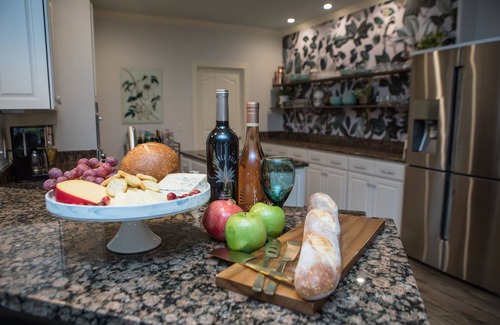 Mount Juliet House | Close to BROADWAY BNA-Gorgeous Home - Idyllic Countryside, Heated Pool & Hot Tub