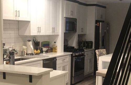 South Philadelphia House | Close to Center City, Upenn, CHOP, PHL Airport and 30th Street!!