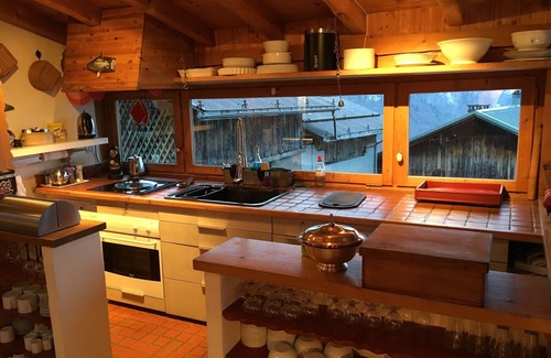 Great Alpine Road Ski Chalet | Close to Courchevel and the 3 valleys, traditional chalet with panoramic view
