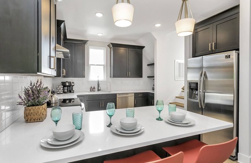 Talbot's Corner House | 🗽🌉CLOSE TO DOWNTOWN | 🎼🎸 EAST MUSIC HOTSPOTS🧭🎯 8 Beds!