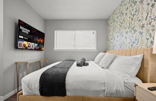 Hancock Apartment | Close to Downtown Fast Wi-Fi Parking Pool