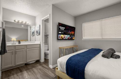 Hancock Apartment | Close to Downtown Fast Wi-Fi Parking Pool